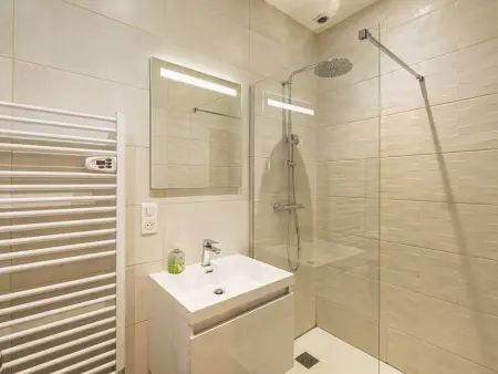 Appartement Moderne Reims Centre avec Parking et WiFi - Photo 4