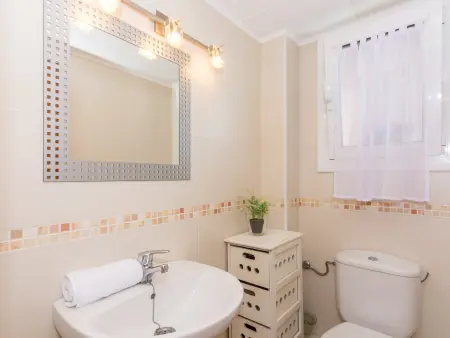 Appartement moderne à Pineda de Mar, 6 pers, 3 ch, piscine, proche plage, wifi, parking inclus - Photo 33
