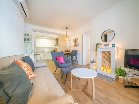 Appartement confortable à Pineda de Mar : 4 pers, piscine commune, proche mer, clim et Wi-Fi inclus - Photo 1