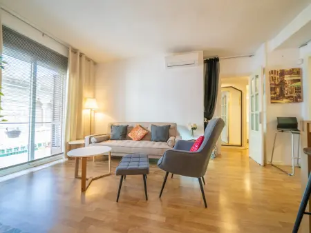 Appartement confortable à Pineda de Mar : 4 pers, piscine commune, proche mer, clim et Wi-Fi inclus - Photo 2