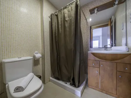 Charmant appartement à Blanes, piscine commune, jardin, plage à 1 km - Photo 24