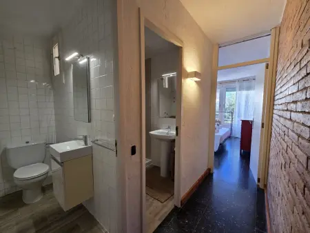 Appartement familial proche plage, 3 chambres, Wi-Fi, parking, animaux bienvenus - Costa Barcelona - Photo 25
