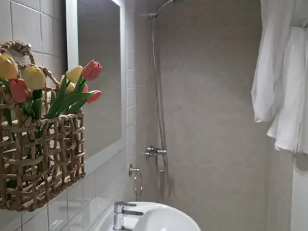 Appartement familial proche plage, 3 chambres, Wi-Fi, parking, animaux bienvenus - Costa Barcelona - Photo 26