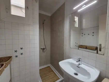 Appartement familial proche plage, 3 chambres, Wi-Fi, parking, animaux bienvenus - Costa Barcelona - Photo 31