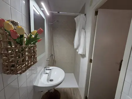 Appartement familial proche plage, 3 chambres, Wi-Fi, parking, animaux bienvenus - Costa Barcelona - Photo 32
