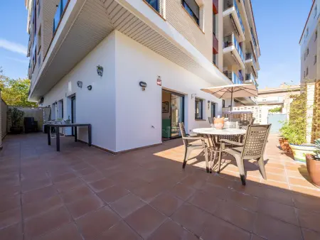 Appartement moderne pour 6 à Pineda de Mar, à  quelques mètres de la plage avec Wi-Fi, terrasse et parking - Photo 3