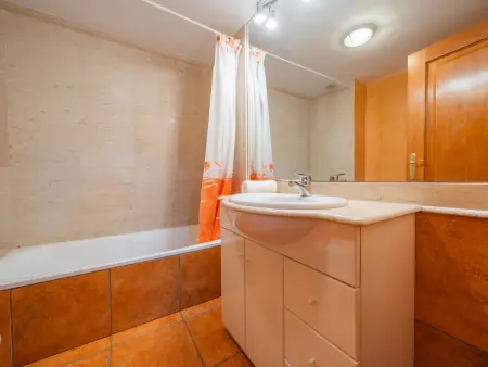 Appartement moderne pour 6 à Pineda de Mar, à  quelques mètres de la plage avec Wi-Fi, terrasse et parking - Photo 14