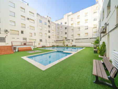 Appartement pour 4 à Pineda de Mar avec piscine commune, proche plage, animaux acceptés - Photo 1