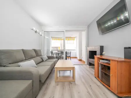 Appartement pour 4 à Pineda de Mar avec piscine commune, proche plage, animaux acceptés - Photo 2