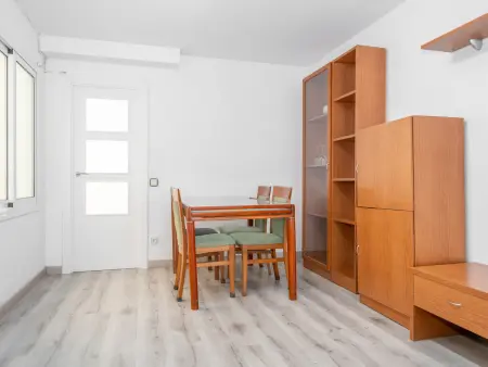 Appartement pour 4 à Pineda de Mar avec piscine commune, proche plage, animaux acceptés - Photo 5