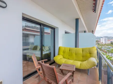 Duplex 3 chambres avec terrasse et parking, à 80m de la plage, climatisé et Wi-Fi à Pineda de Mar - Photo 4