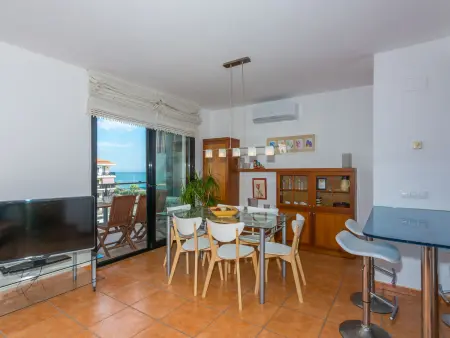 Duplex 3 chambres avec terrasse et parking, à 80m de la plage, climatisé et Wi-Fi à Pineda de Mar - Photo 10