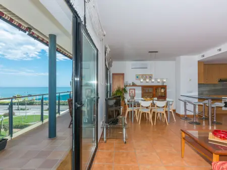 Duplex 3 chambres avec terrasse et parking, à 80m de la plage, climatisé et Wi-Fi à Pineda de Mar - Photo 11