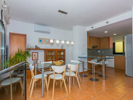 Duplex 3 chambres avec terrasse et parking, à 80m de la plage, climatisé et Wi-Fi à Pineda de Mar - Photo 12