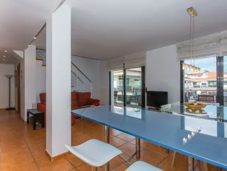 Duplex 3 chambres avec terrasse et parking, à 80m de la plage, climatisé et Wi-Fi à Pineda de Mar - Photo 13