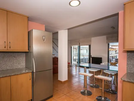Duplex 3 chambres avec terrasse et parking, à 80m de la plage, climatisé et Wi-Fi à Pineda de Mar - Photo 19