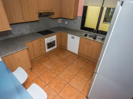 Duplex 3 chambres avec terrasse et parking, à 80m de la plage, climatisé et Wi-Fi à Pineda de Mar - Photo 21