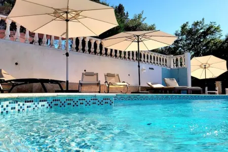 Gîte Guillaume, Gîte Guillaume avec piscine et vue en Provence - Photo 8