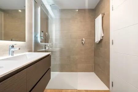 Chic 3-Bed Apartment ALCAZABA LAGOON (2107), Séjour de 3 chambres au bord de la lagune - Photo 16