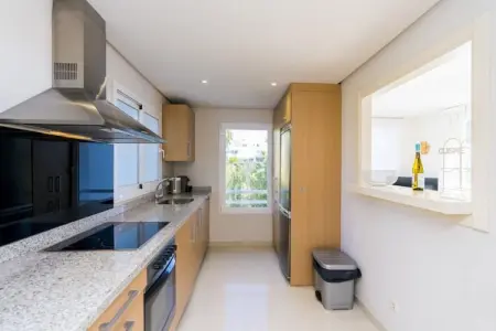 Modern 2-Bedroom Apartment - Alcazaba Lagoon (411), Appartement de vacances avec vue sur la lagune - Photo 2