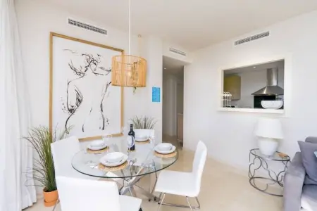 Modern 2-Bedroom Apartment - Alcazaba Lagoon (411), Appartement de vacances avec vue sur la lagune - Photo 3