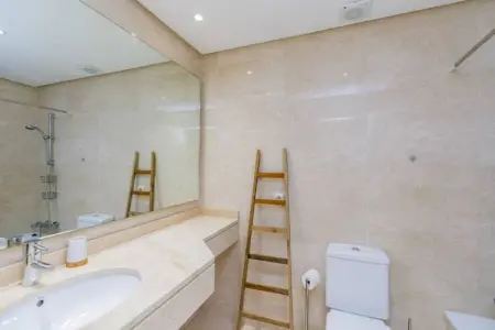 Modern 2-Bedroom Apartment - Alcazaba Lagoon (411), Appartement de vacances avec vue sur la lagune - Photo 18