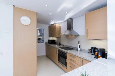 Stylish 2-Bed Apartment | Alcazaba Lagoon (303), Appartement de villégiature au bord du lagon - Photo 2