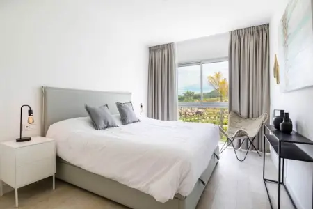 Stylish 3-Bed Apartment | Alcazaba Lagoon 1514, Complexe avec vue sur la montagne à Solenzara - Photo 3