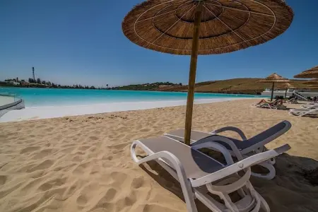 Stylish 3-Bed Apartment | Alcazaba Lagoon 1514, Complexe avec vue sur la montagne à Solenzara - Photo 9