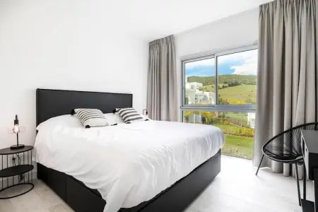 Stylish 3-Bed Apartment | Alcazaba Lagoon 1514, Complexe avec vue sur la montagne à Solenzara - Photo 17