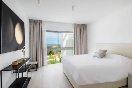 Stylish 3-Bed Apartment | Alcazaba Lagoon 1514, Complexe avec vue sur la montagne à Solenzara - Photo 18