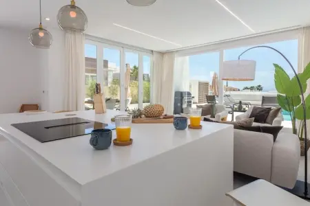 Modern Villa with Private Pool & Rooftop Terrace, Villa moderne à Mijas Costa - Photo 8