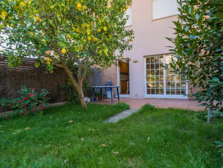 Maison de ville avec jardin, WiFi et parking près de la plage à Santa Susanna - Photo 4