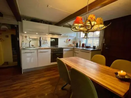 Chalet-Hausteil mit Garten im Dorfkern, Maison 4 personnes à Ringgenberg - Photo 1
