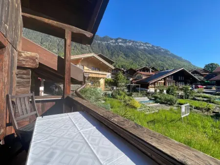 Chalet-Hausteil mit Garten im Dorfkern, Maison 4 personnes à Ringgenberg - Photo 7