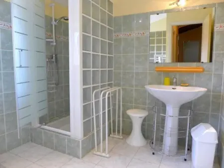Charmantes Natursteinhaus mit Pool, Maison 6 personnes à Cesseras - Photo 7