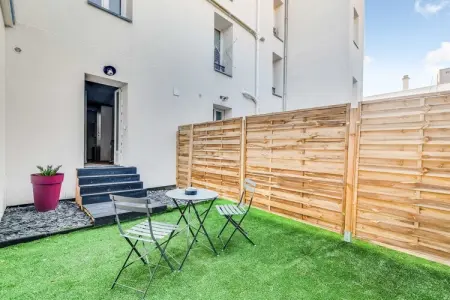 AA-18-14JUILLET, Studio 2 pièces avec patio près de Paris - Photo 44