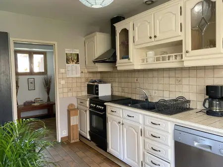 Grand chalet, parking, animaux admis - 11 pers. près de Vichy - Photo 10