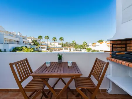 Appartement rénové à Porches avec balcon et accès piscine - Photo 1