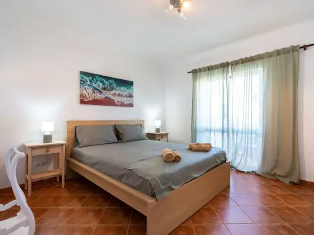 Appartement rénové à Porches avec balcon et accès piscine - Photo 2