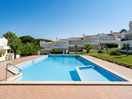 Appartement rénové à Porches avec balcon et accès piscine - Photo 3