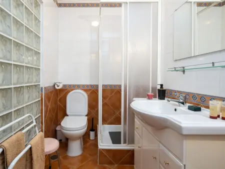 Appartement rénové à Porches avec balcon et accès piscine - Photo 6