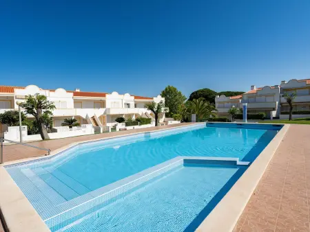 Appartement rénové à Porches avec balcon et accès piscine - Photo 11