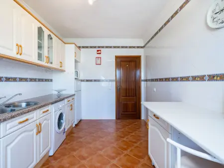 Appartement rénové à Porches avec balcon et accès piscine - Photo 12