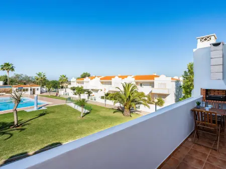 Appartement rénové à Porches avec balcon et accès piscine - Photo 13