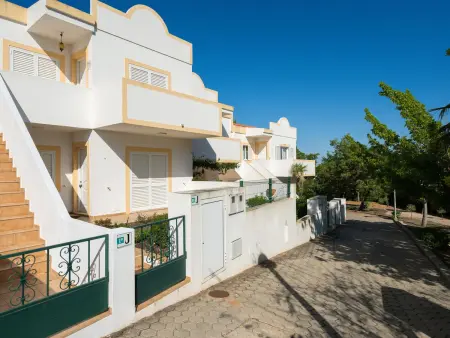 Appartement rénové à Porches avec balcon et accès piscine - Photo 17