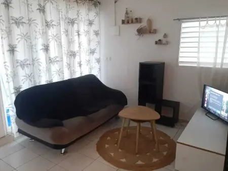 Studio convivial à Les Abymes, 25 m² avec terrasse - Photo 2