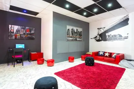 Les Bergers Chambre 2 personnes_C2, Retraite avec piscine et terrasse partagées - Photo 12