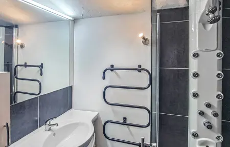 Maison avec piscine, Maison 2 personnes à Salavas - Photo 10
