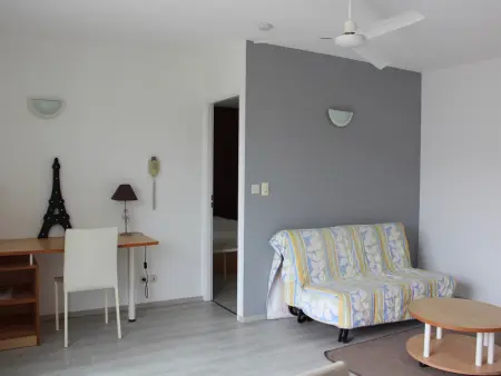 Appartement T2 avec balcon, parking et piscine, proche commodités - Photo 4